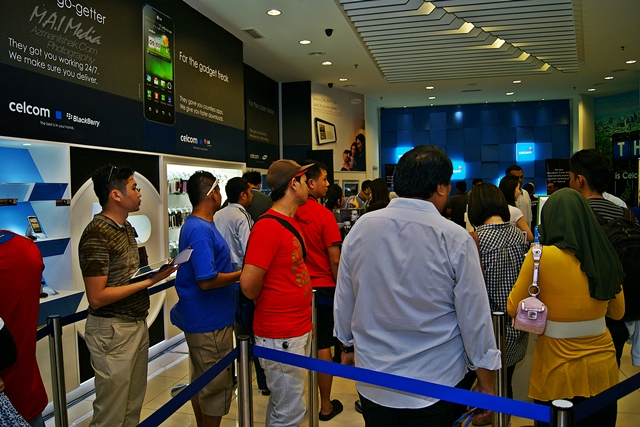 pelancaran-celcom-bb-curve-9320-4