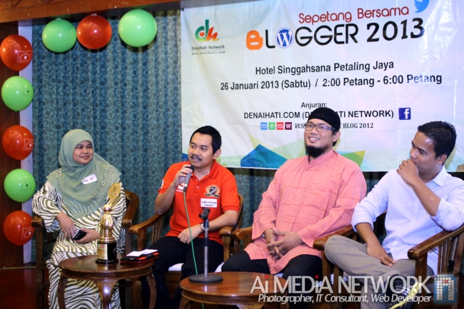 Sesi Mini Forum Pertama SBB2013 yang di pengerusi oleh AbangEnsem