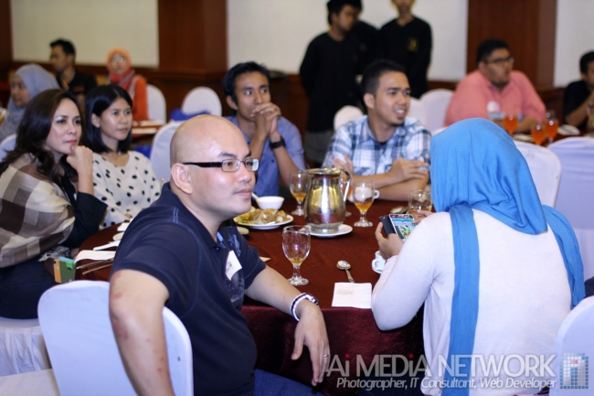 Saya semeja dengan Abang KRUEL dan jugak Kak LoveyKatz