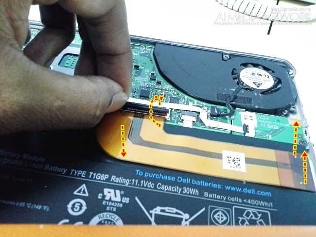 Sebelum bukak bateri, aku cadangkan supaya bukak battery ribbon ni dulu.