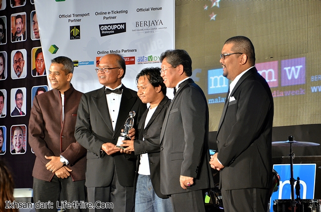 Ikhwan Nazri selaku CEO Amanz MEDIA Sdn. Bhd. Pemenang Favourite Gadget Blog