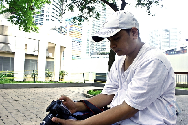 Abang Azman Ismail kita ni adalah seorang pelajar yang sangat tekun. Kagum!