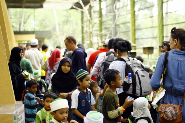 Siap ade rombongan dari sekolah lagi tu... gamat. Tapi seronok.