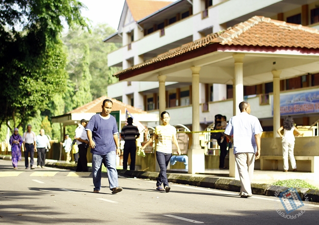 Setiap yang melangkah masukk.. keluar dengan harapan.. pilihan mereka adalah yang betul.