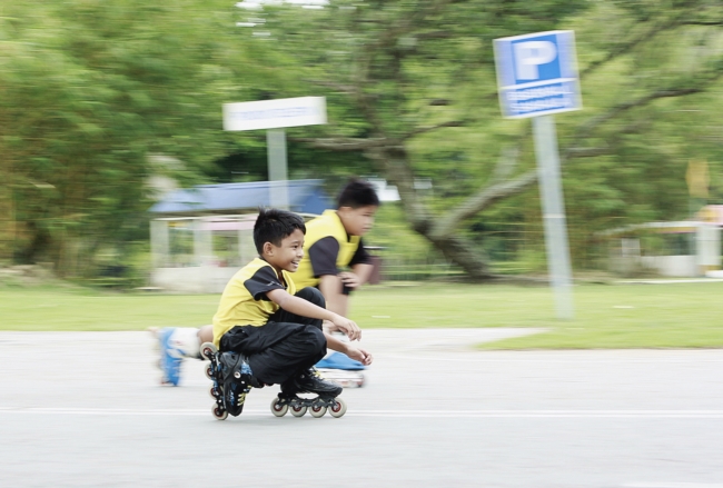 Skill lompat la.. skit backflip la.. skill motor la.. semua ade.