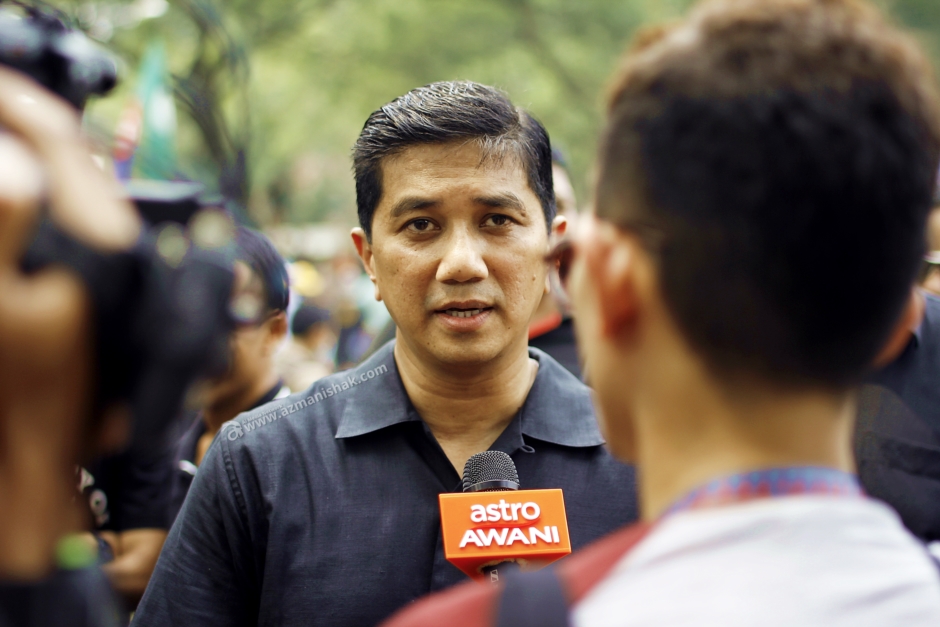 Azmin Ali ketika ditemuramah oleh Astro Awani
