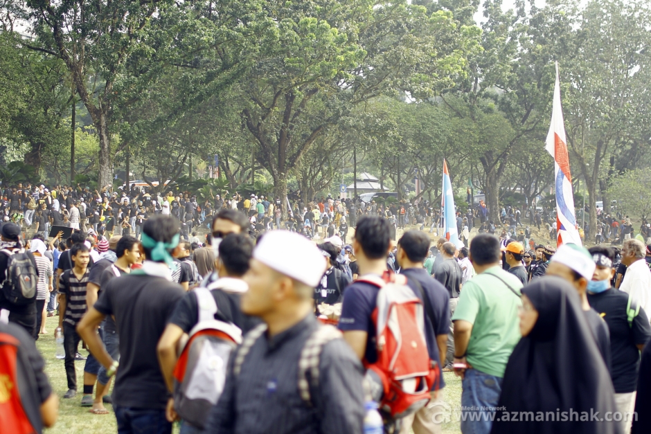 Kekecohan selesai dalam masa 3 minit atas tindakan pantas pihak berkuasa dan AJK perhimpunan.