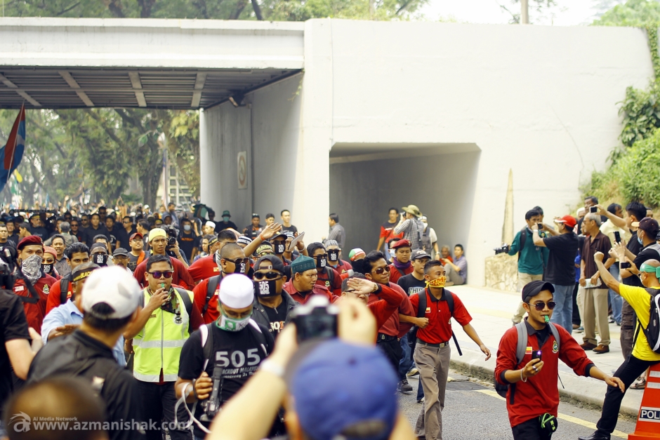 Berjalan masuk - 2