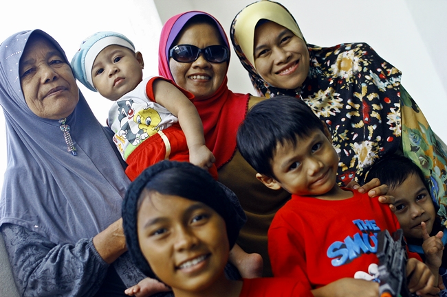 Kire nasib la yang depan tu.. muka jadi blur pasal f1.4 tembak masa ni. Lupa nak adjust.