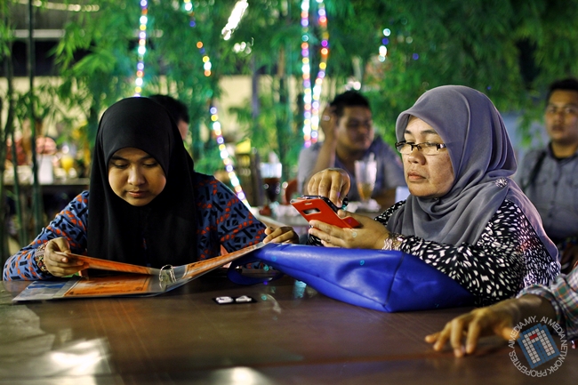 Waktu selebrate besday makan malam bersama adik-beradik dan keluarga.