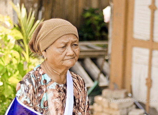 Uwan (panggilan untuk tok bagi orang Pahang) merupakan pemilik kedai yang sangat RARE tadi.