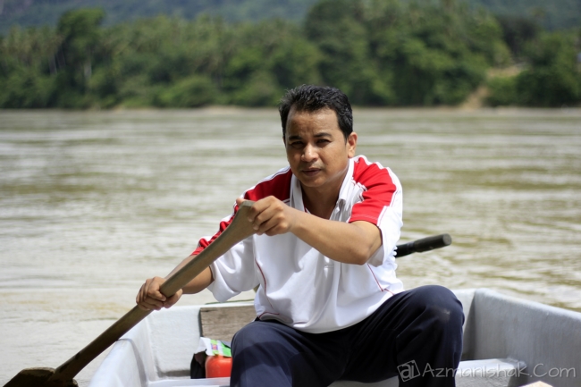 Sepupu En, Jamil : "Ahh.. sudah la Pah, kau dah buang butang baju aku dalam Sungai Pahang... lagi mau banyak cerita"