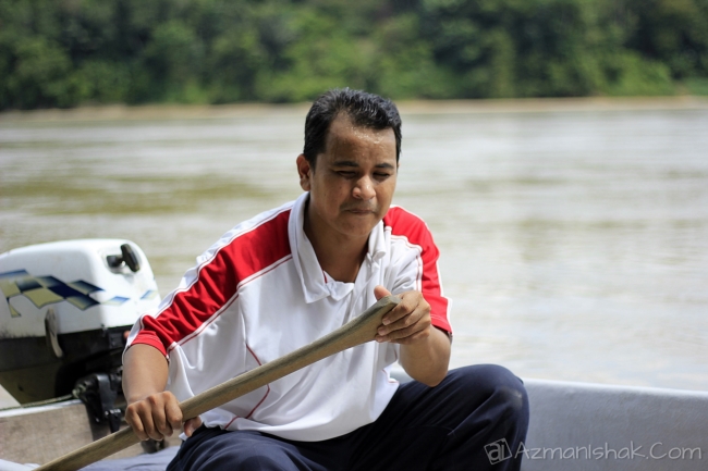 Sepupu En. Jamil : "Nko tengok ni Pah... aku dah berdayungg ni.. siap nko.."