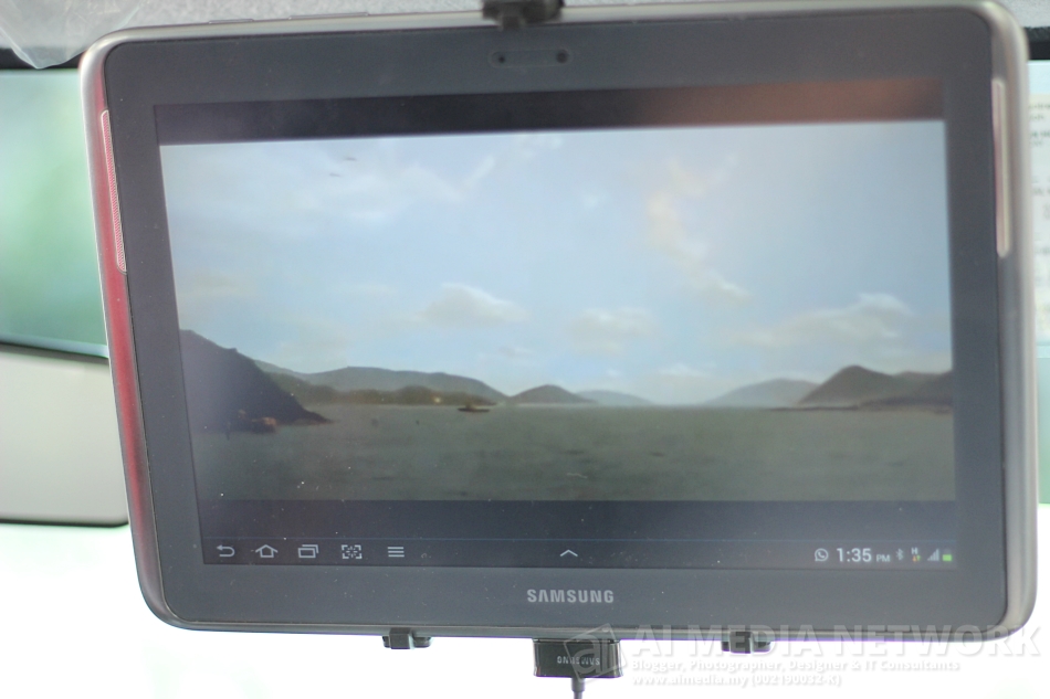 Sistem infotaintment dalam kereta yang menggunakan Samsung Galaxy Note 10.1