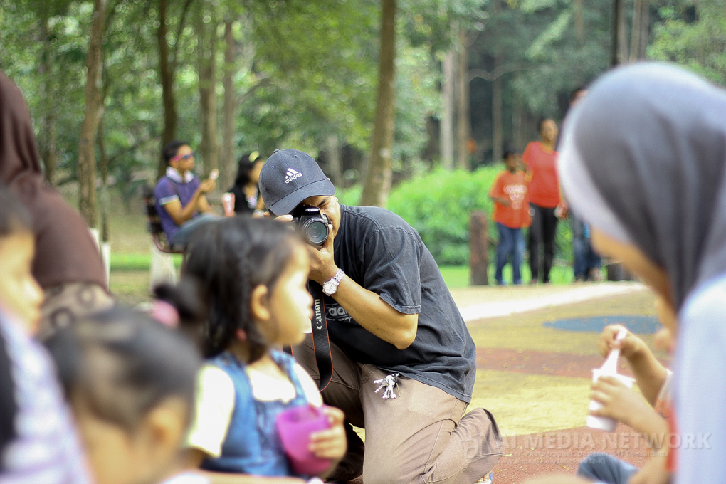 Inni cara dia kalau nak jadi jurufoto cam Acik Man Sr. bhahahahahaha