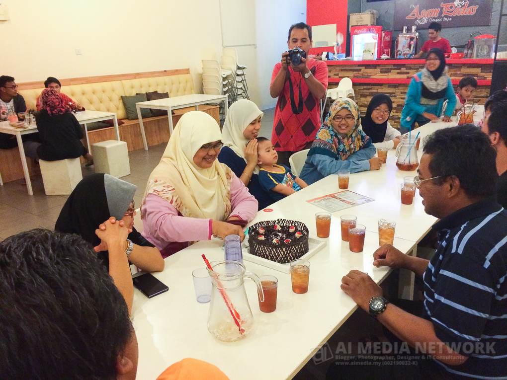 Bersama keluarga dan Crew AI MEDIA NETWORK. Acik sambut besday!